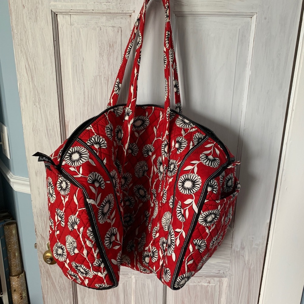 Vera Bradley RETIRED Deco Daisy large duffel